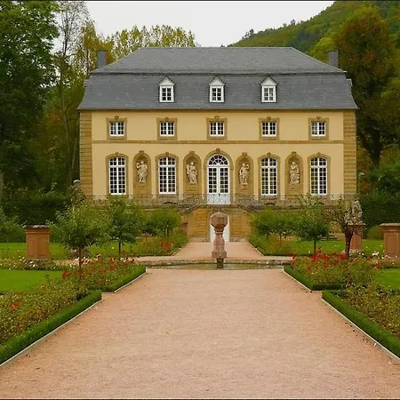 לינה וארוחת בוקר Joy's Berbourg